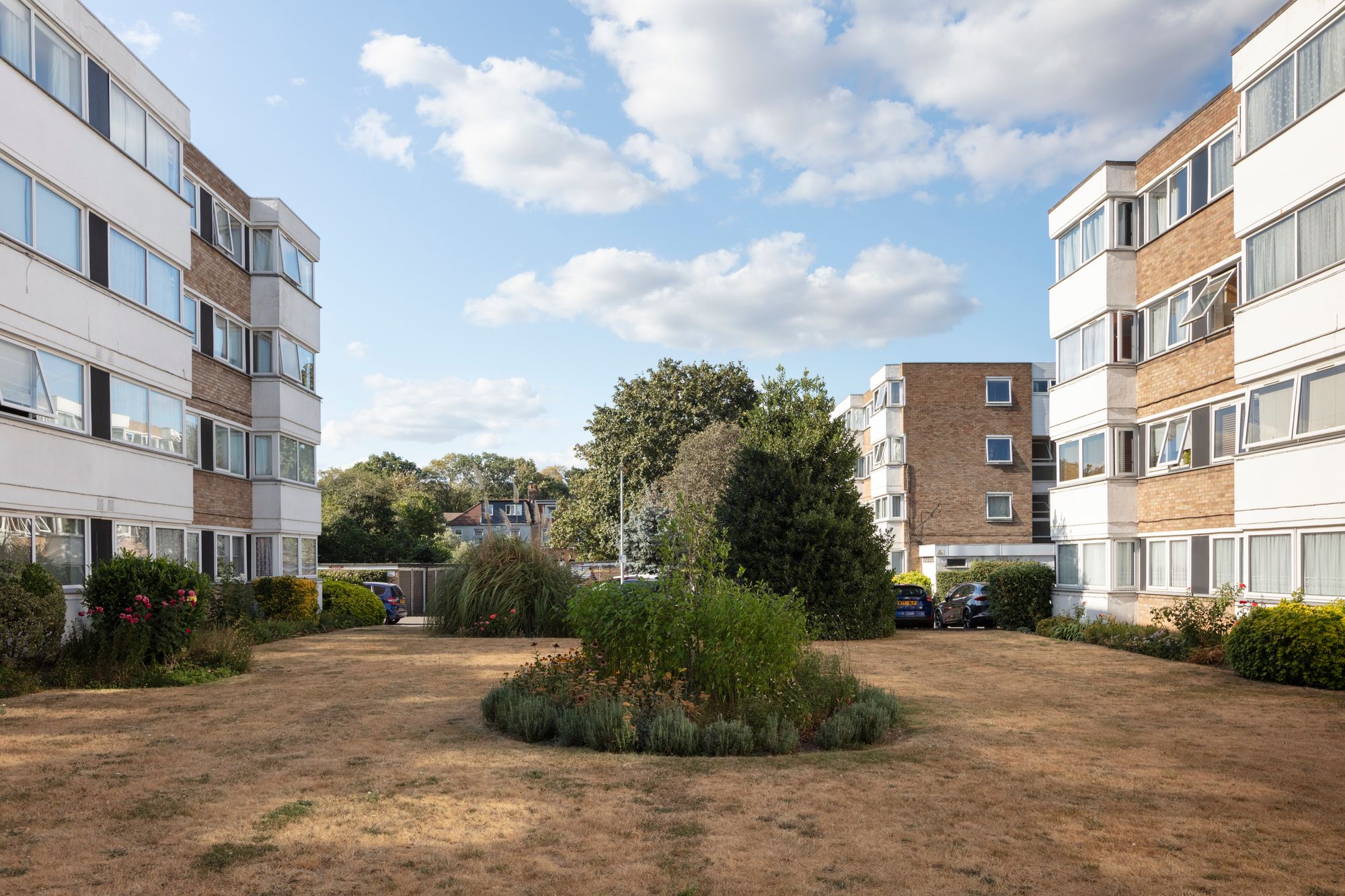2 bed flat for sale in Queenswood Gardens, Aldersbrook, London, E11  - Property Image 32