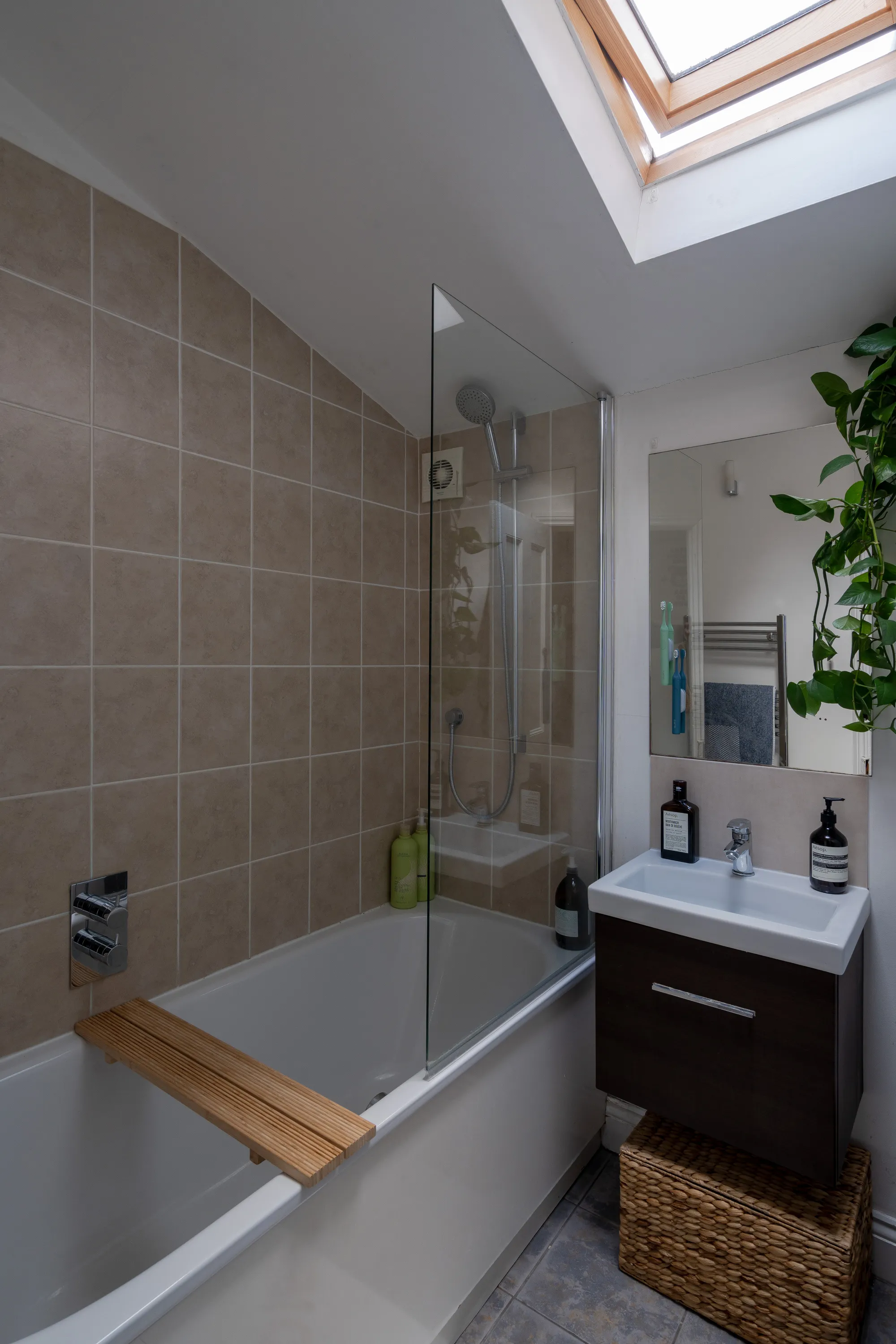 4 bed mid-terraced house for sale in Napier Road, Leytonstone, London, E11 - Property Image 20