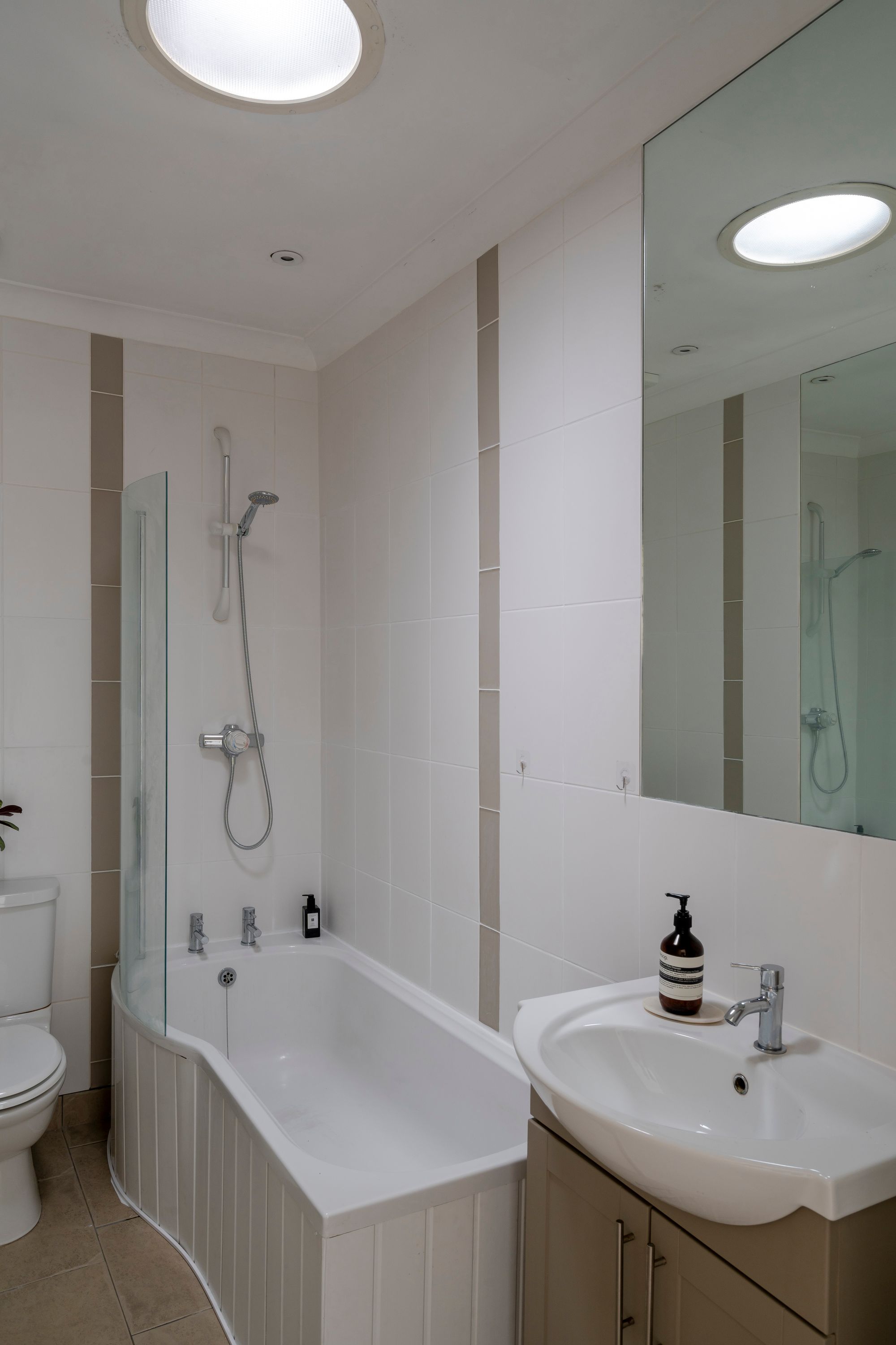 3 bed mid-terraced house for sale in Elm Road, Leytonstone, London, E11 - Property Image 32