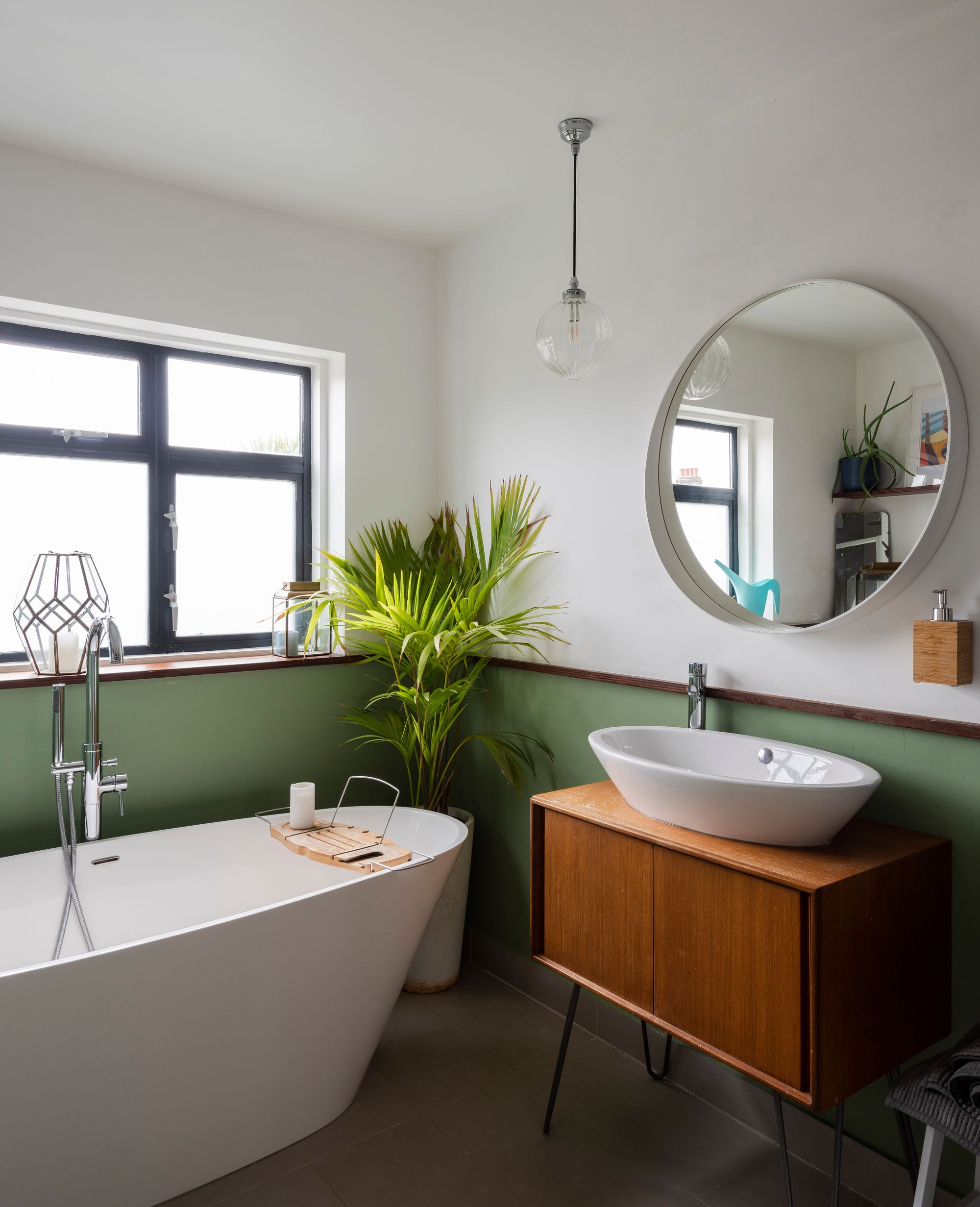 4 bed mid-terraced house for sale in Murchison Road, Leyton, London, E10  - Property Image 31