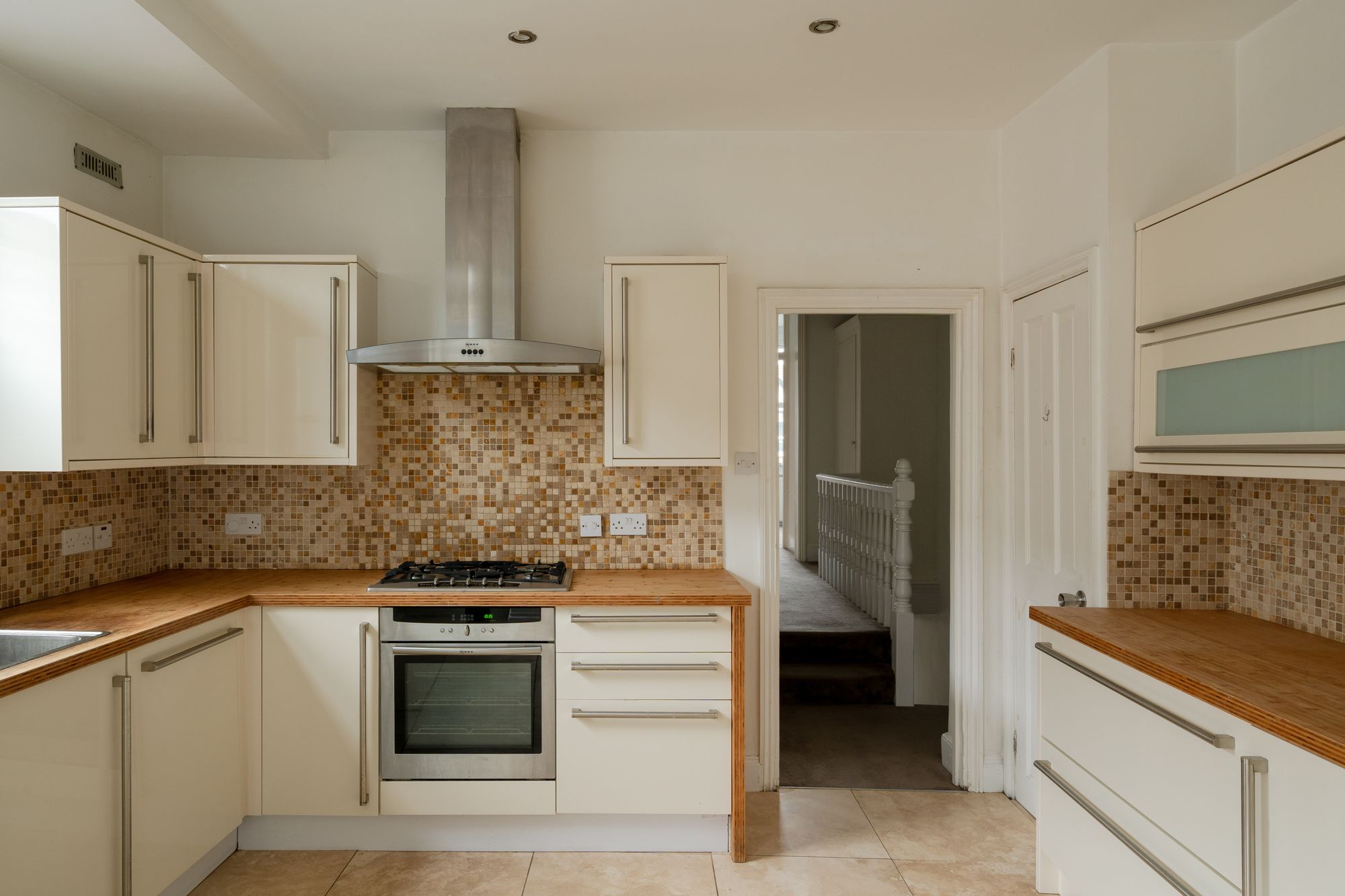 3 bed maisonette for sale in Hainault Road, Upper Leytonstone, London, E11  - Property Image 2