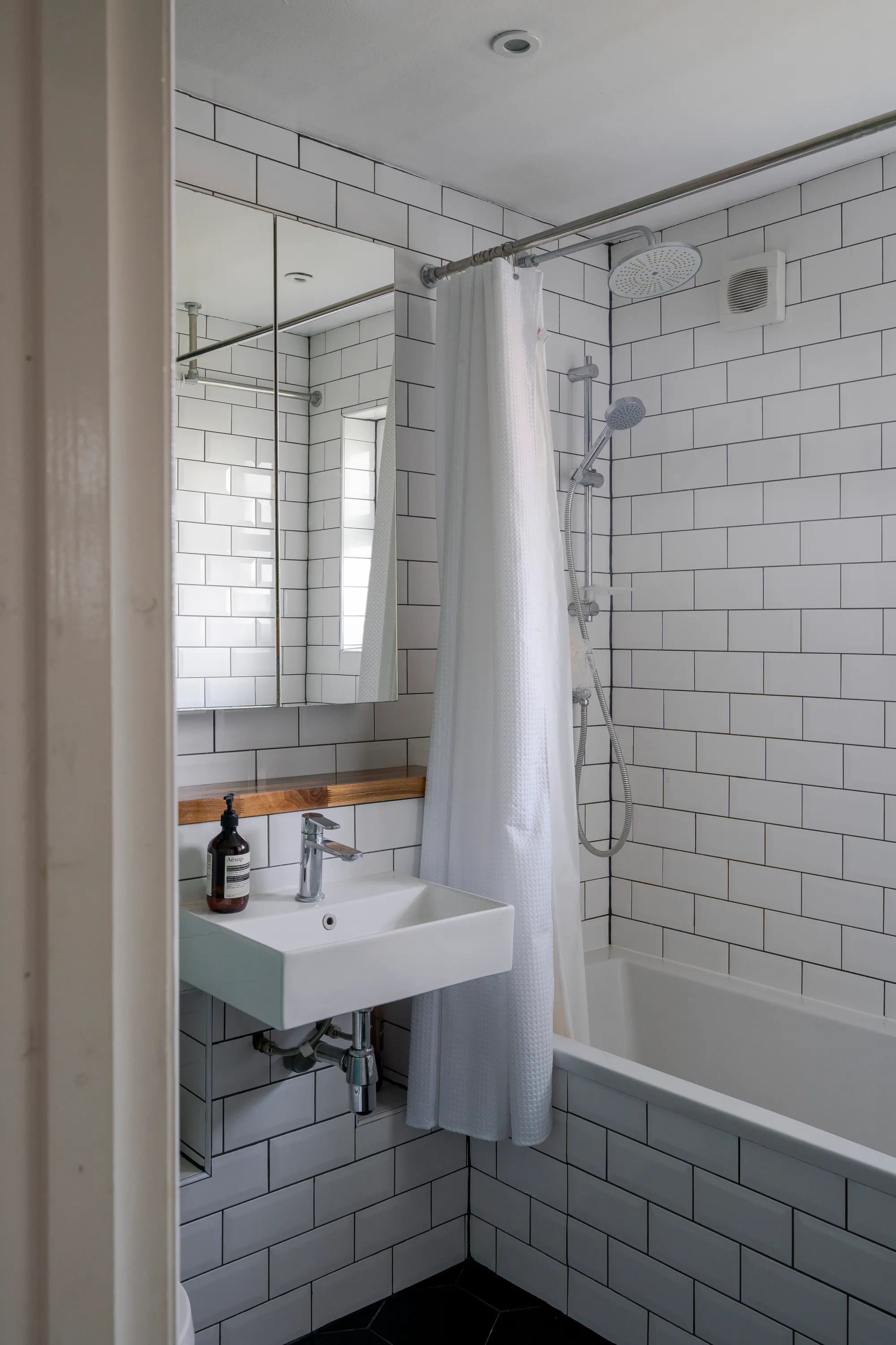 4 bed mid-terraced house for sale in Tavistock Road, Forest Gate, London, E7  - Property Image 15