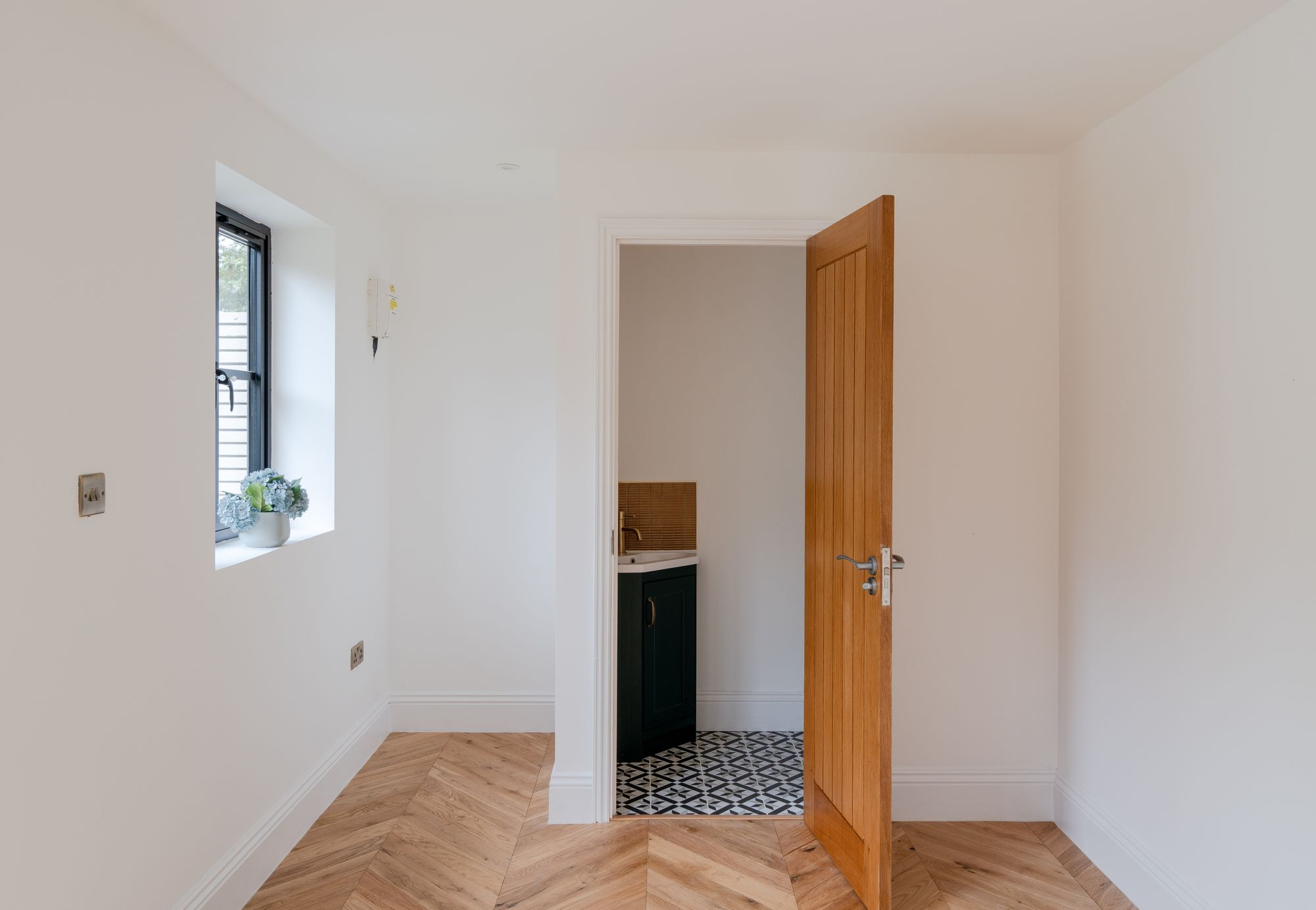 5 bed terraced house for sale in Leyspring Road, Bushwood, London, E11  - Property Image 39