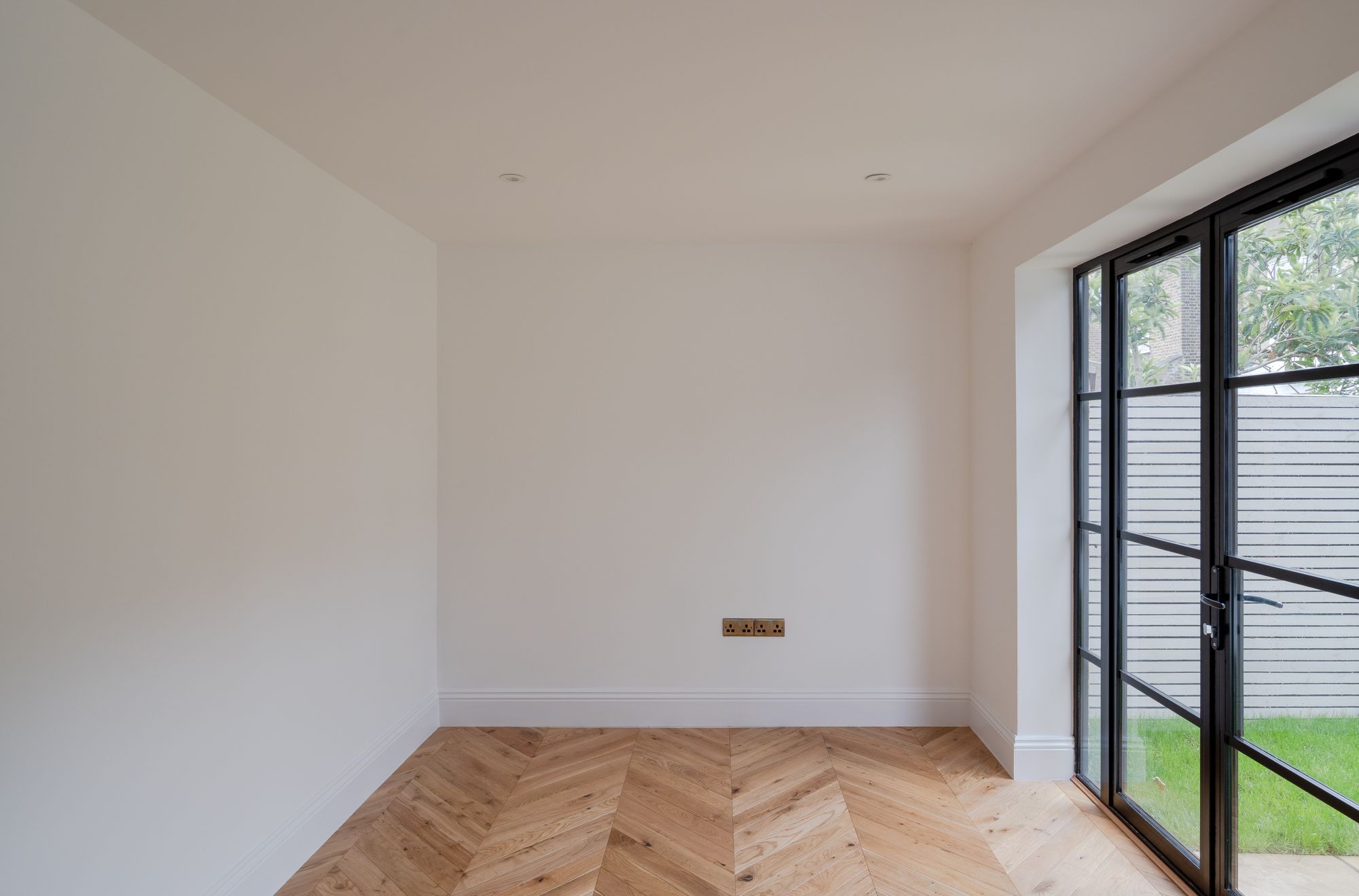 5 bed terraced house for sale in Leyspring Road, Bushwood, London, E11  - Property Image 38