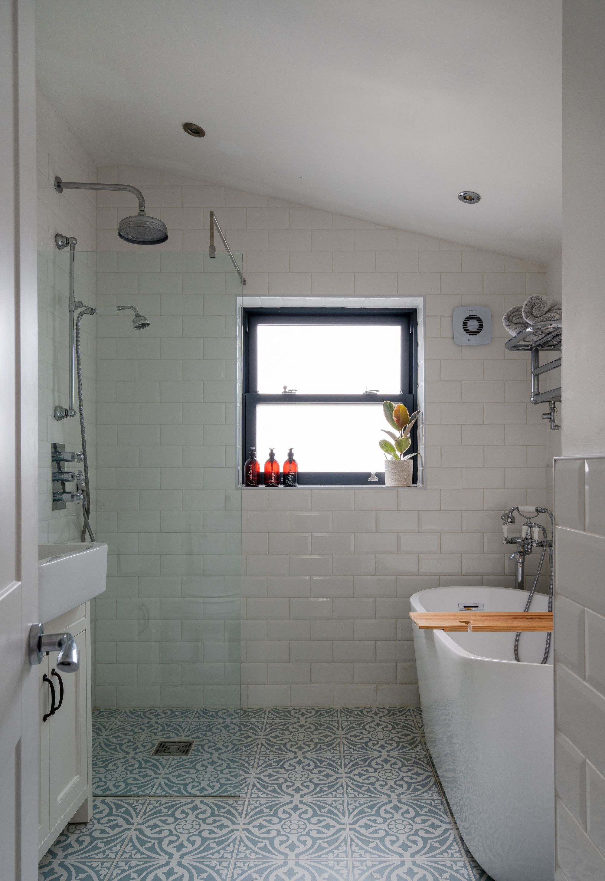 3 bed mid-terraced house for sale in Downsell Road, Leyton, London, E15  - Property Image 28