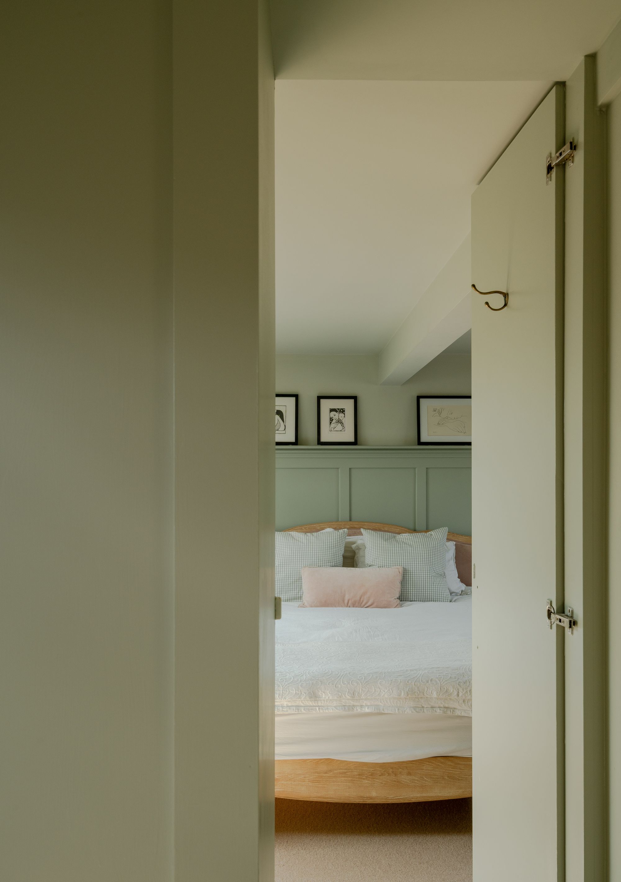 5 bed semi-detached house for sale in Dover Road, Aldersbrook, London, E12  - Property Image 38