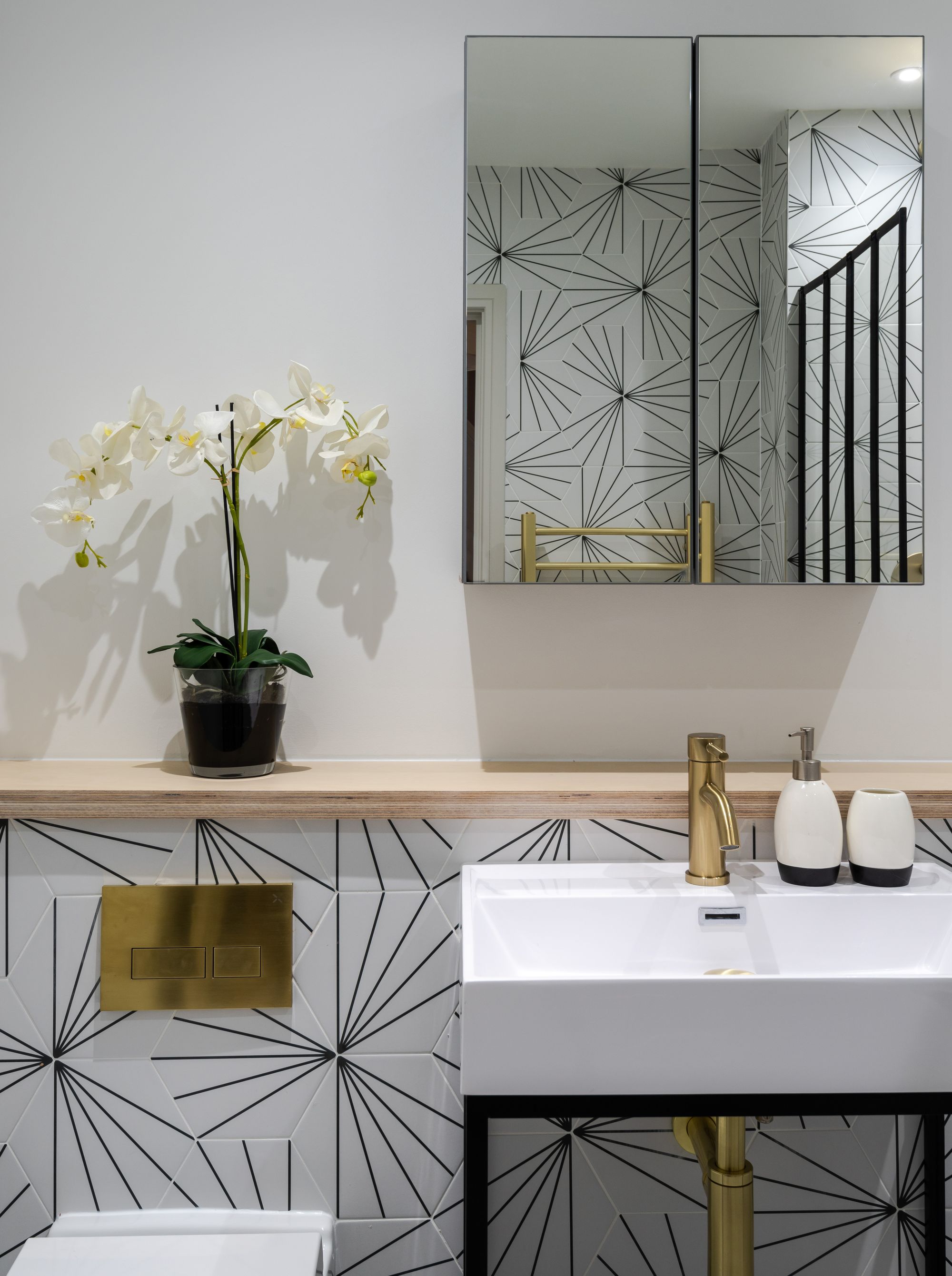 2 bed mid-terraced house for sale in Harrow Road, Leytonstone, London, E11 - Property Image 31