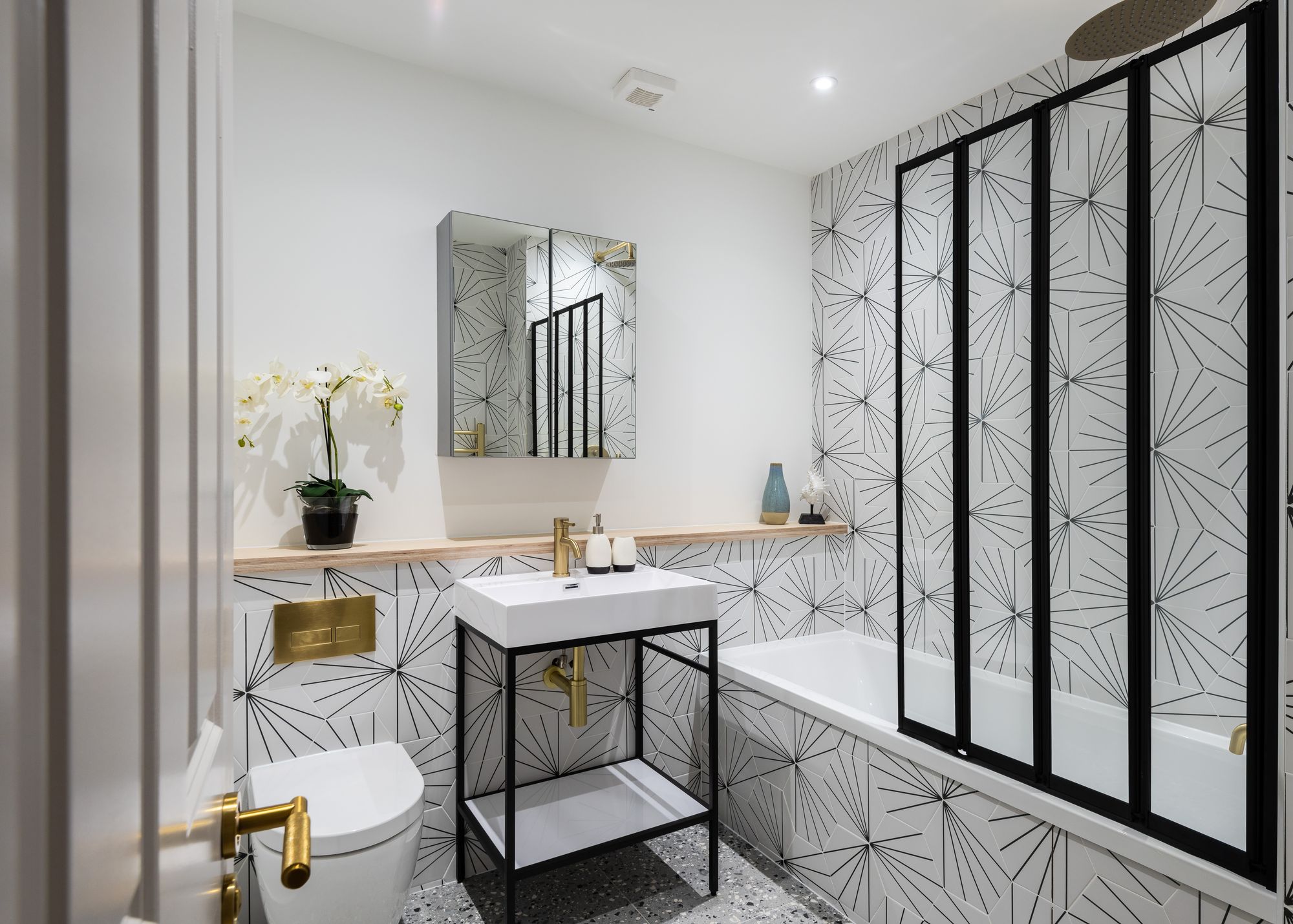 2 bed mid-terraced house for sale in Harrow Road, Leytonstone, London, E11 - Property Image 29