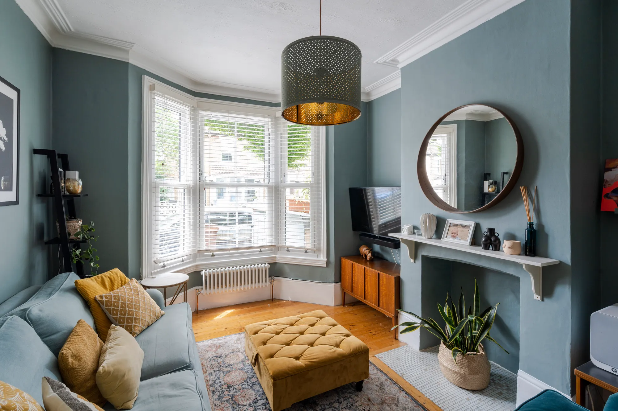 4 bed mid-terraced house for sale in Cheneys Road, Leytonstone, London, E11  - Property Image 4