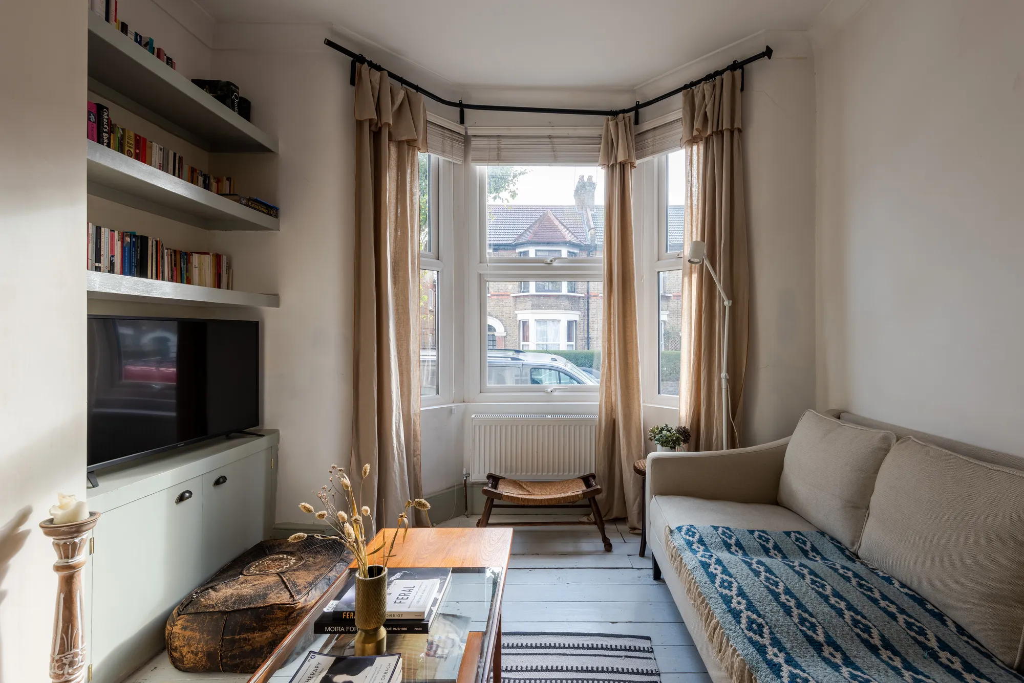 2 bed flat for sale in Huxley Road, Leyton, London, E10  - Property Image 2