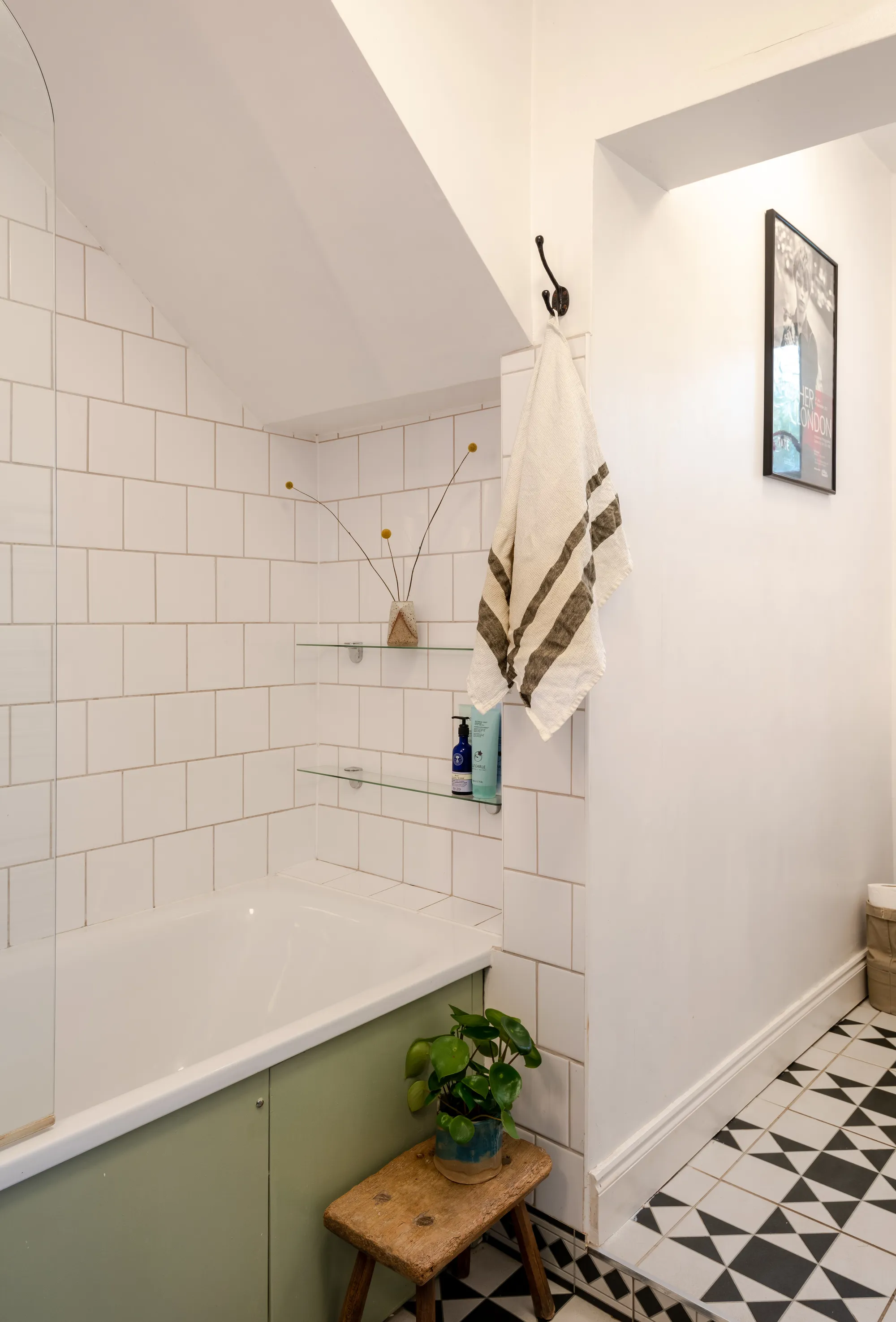 2 bed flat for sale in Huxley Road, Leyton, London, E10  - Property Image 16