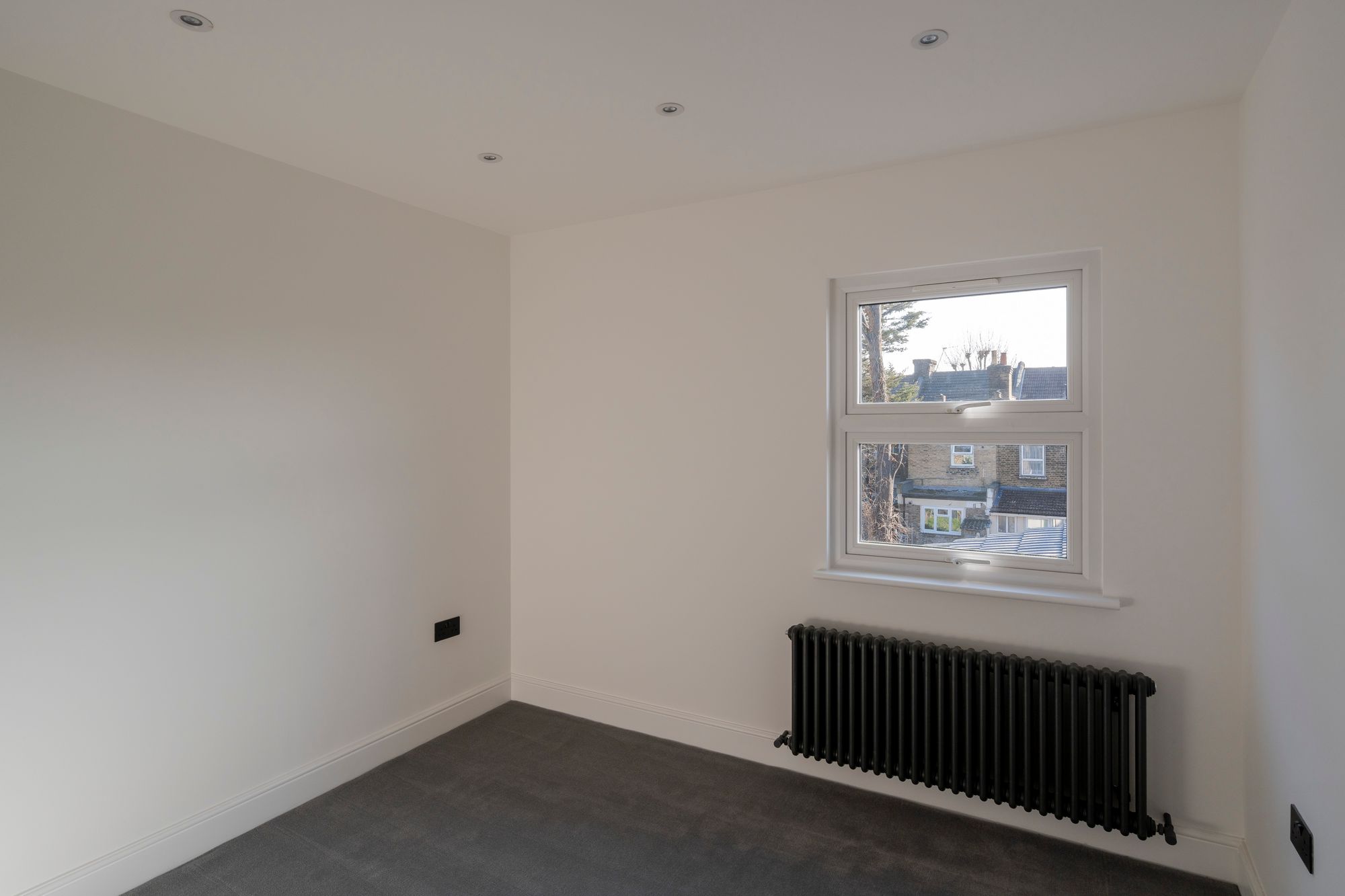 4 bed mid-terraced house for sale in St. Georges Road, Leyton, London, E10  - Property Image 35