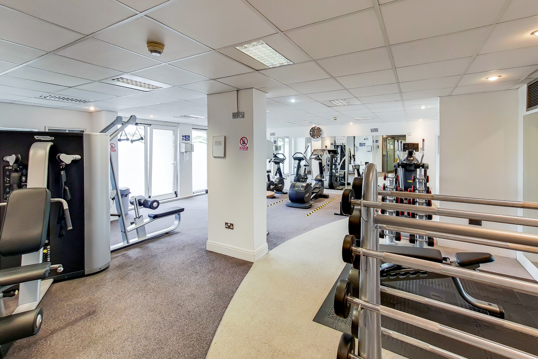 2 bed apartment for sale in Holland Gardens, Brentford, Greater London, TW8  - Property Image 14