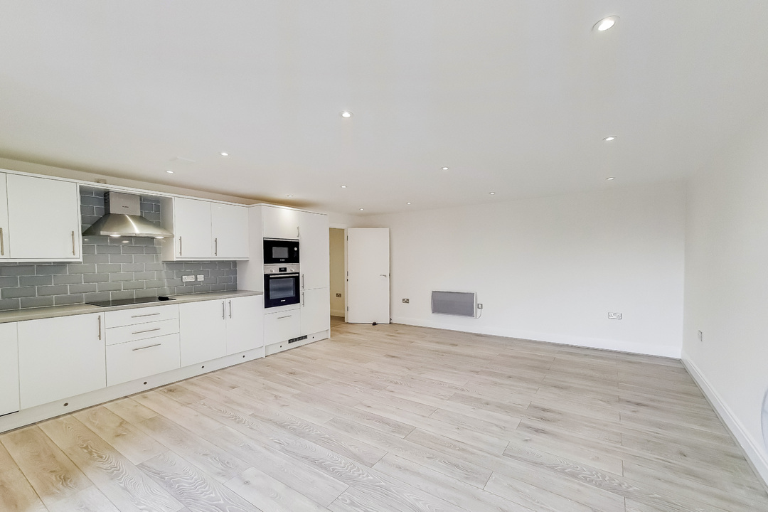 2 bed apartment for sale in Holland Gardens, Brentford, Greater London, TW8  - Property Image 9