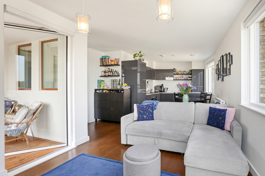 1 bed apartment for sale in Relph Court, Kenneth Way, Ealing, London, W5  - Property Image 3