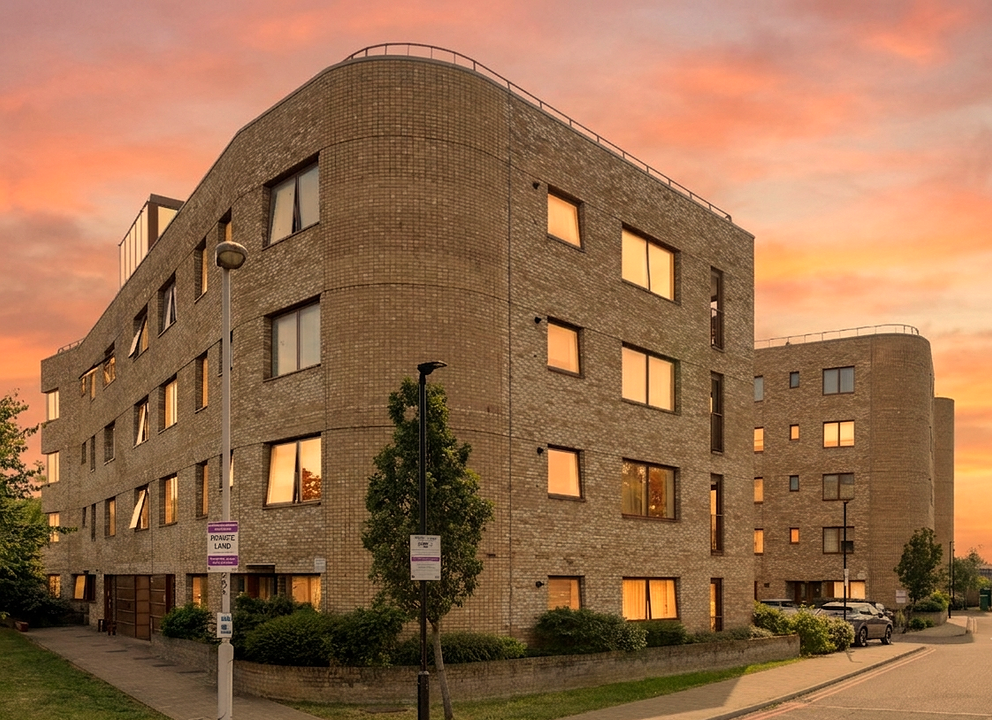 1 bed apartment for sale in Relph Court, Kenneth Way, Ealing, London, W5