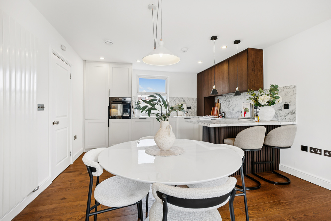 2 bed apartment for sale in Hastings Road, Ealing, London, W13