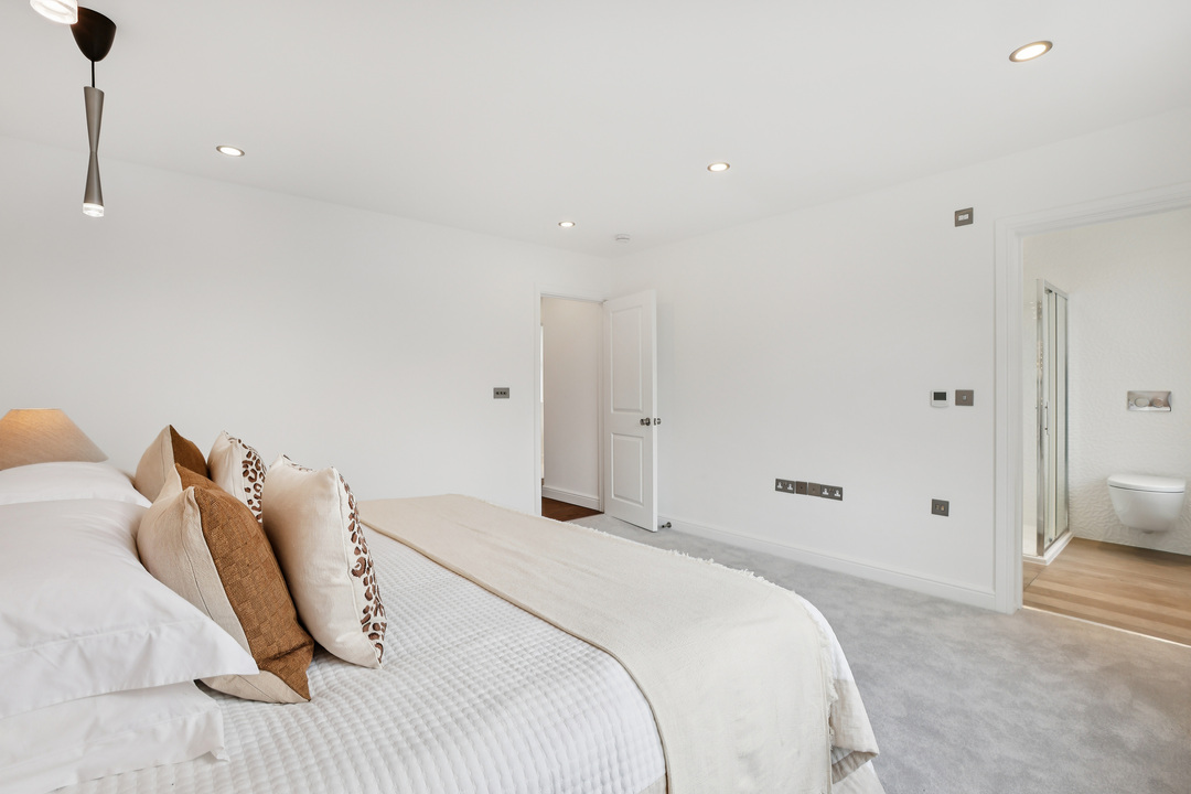 2 bed apartment for sale in Hastings Road, Ealing, London, W13  - Property Image 10