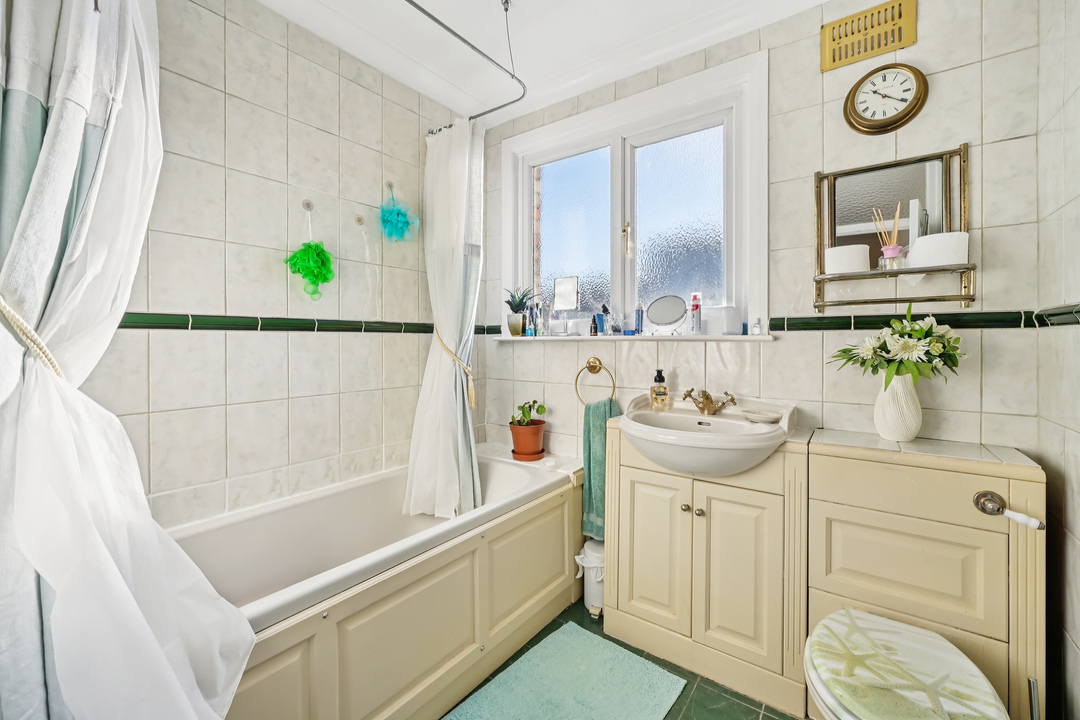 4 bed terraced house for sale in Erlesmere Gardens, Ealing, London, W13  - Property Image 6