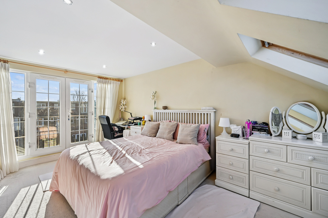 4 bed terraced house for sale in Erlesmere Gardens, Ealing, London, W13  - Property Image 9