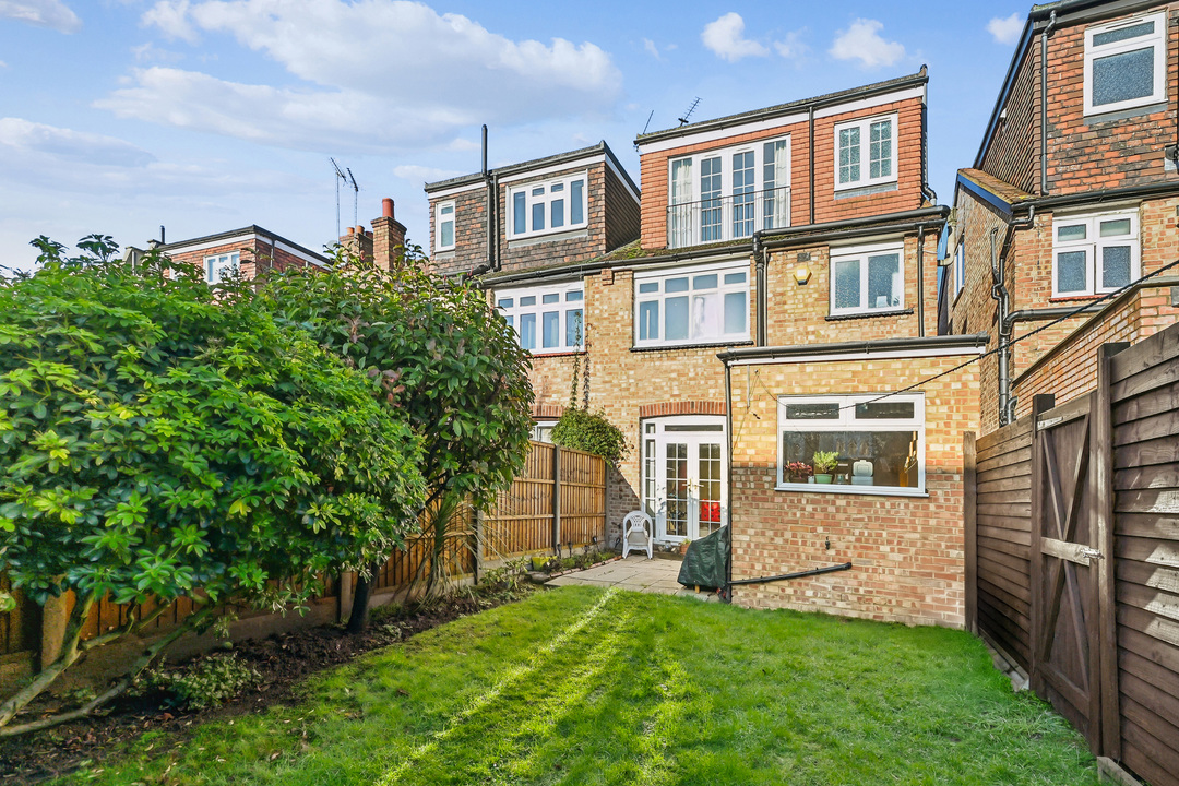 4 bed terraced house for sale in Erlesmere Gardens, Ealing, London, W13  - Property Image 8
