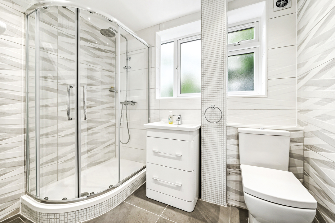 2 bed apartment for sale in Gunnersbury Manor, Elm Avenue, Ealing, London, W5  - Property Image 6