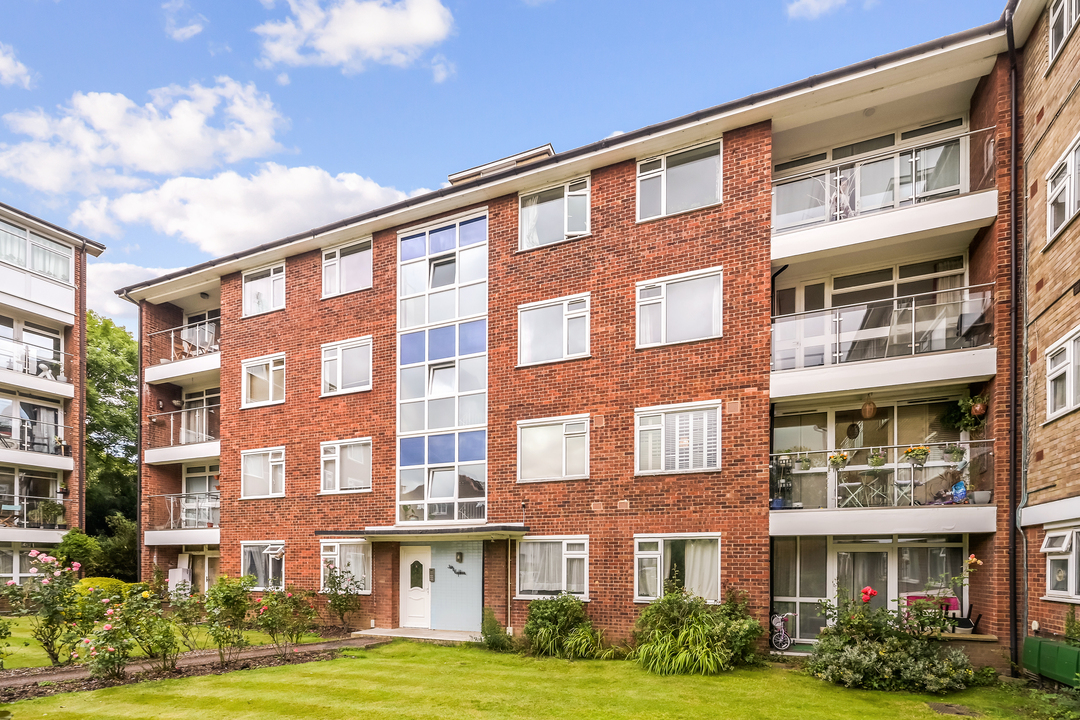 2 bed apartment for sale in Gunnersbury Manor, Elm Avenue, Ealing, London, W5  - Property Image 7