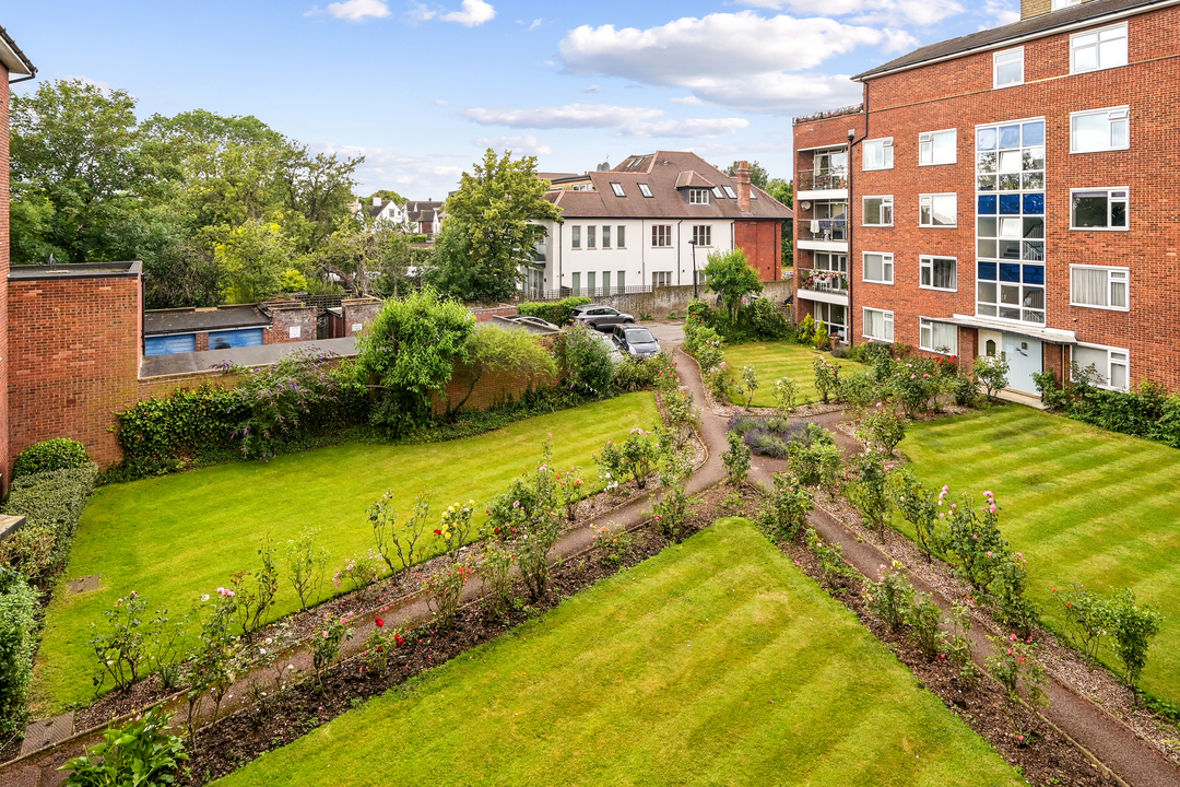 2 bed apartment for sale in Gunnersbury Manor, Elm Avenue, Ealing, London, W5  - Property Image 10