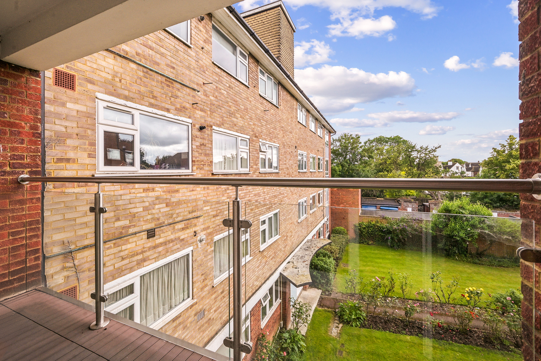 2 bed apartment for sale in Gunnersbury Manor, Elm Avenue, Ealing, London, W5  - Property Image 9