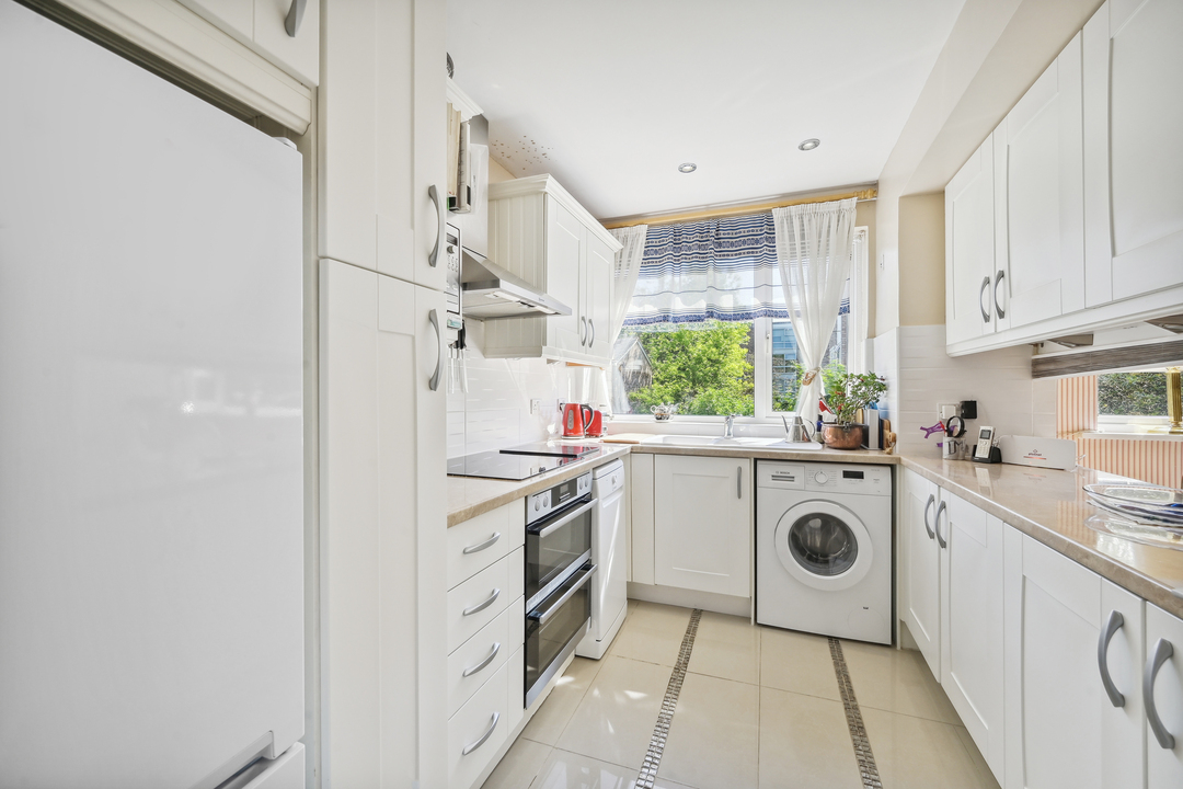 3 bed terraced house for sale in Templewood, Ealing, London, W13  - Property Image 3