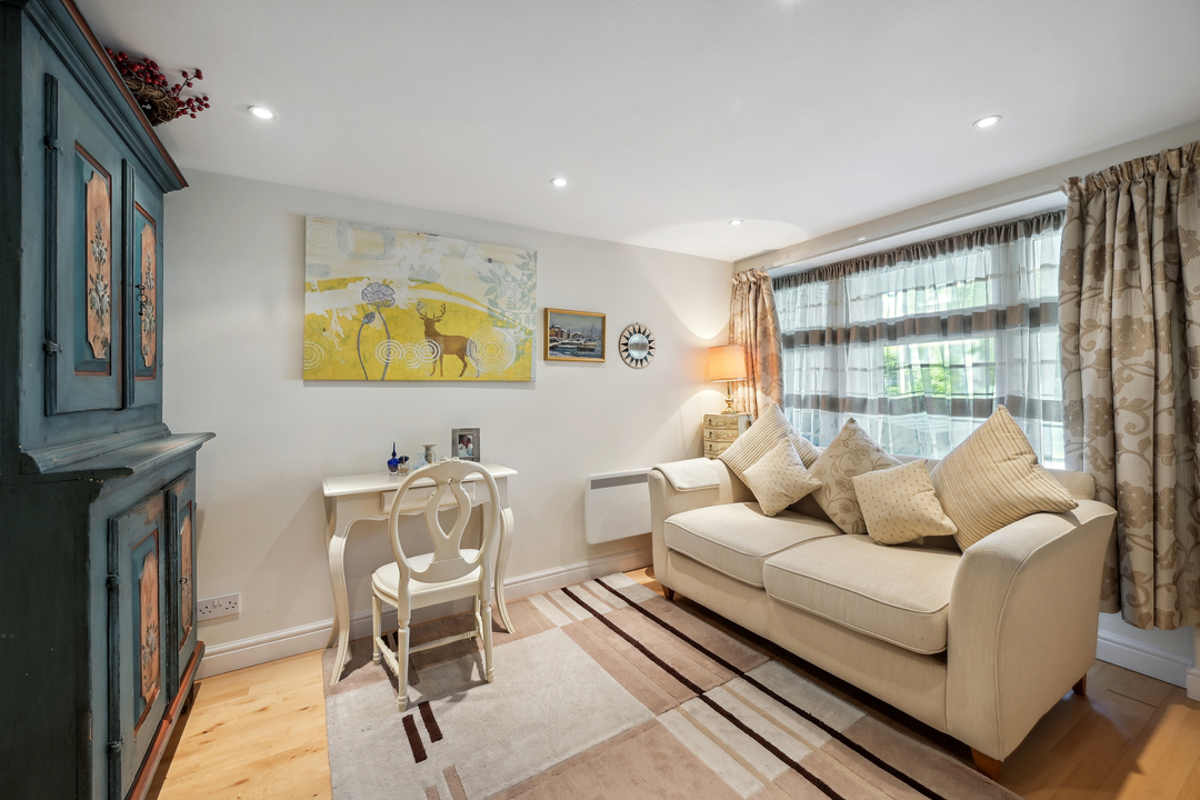 3 bed terraced house for sale in Templewood, Ealing, London, W13  - Property Image 10