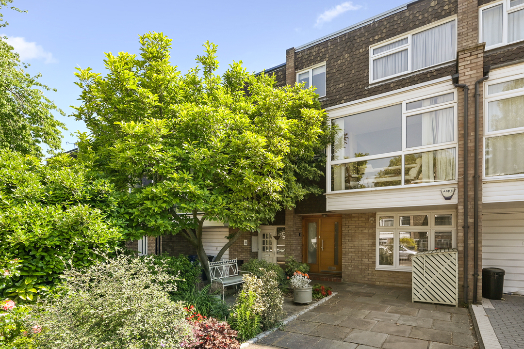 3 bed terraced house for sale in Templewood, Ealing, London, W13  - Property Image 16