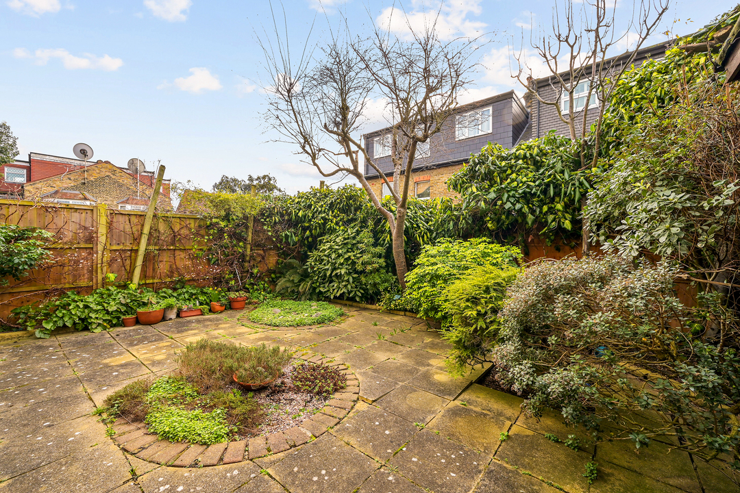 4 bed semi-detached house for sale in Kingsley Avenue, Ealing, London, W13  - Property Image 4