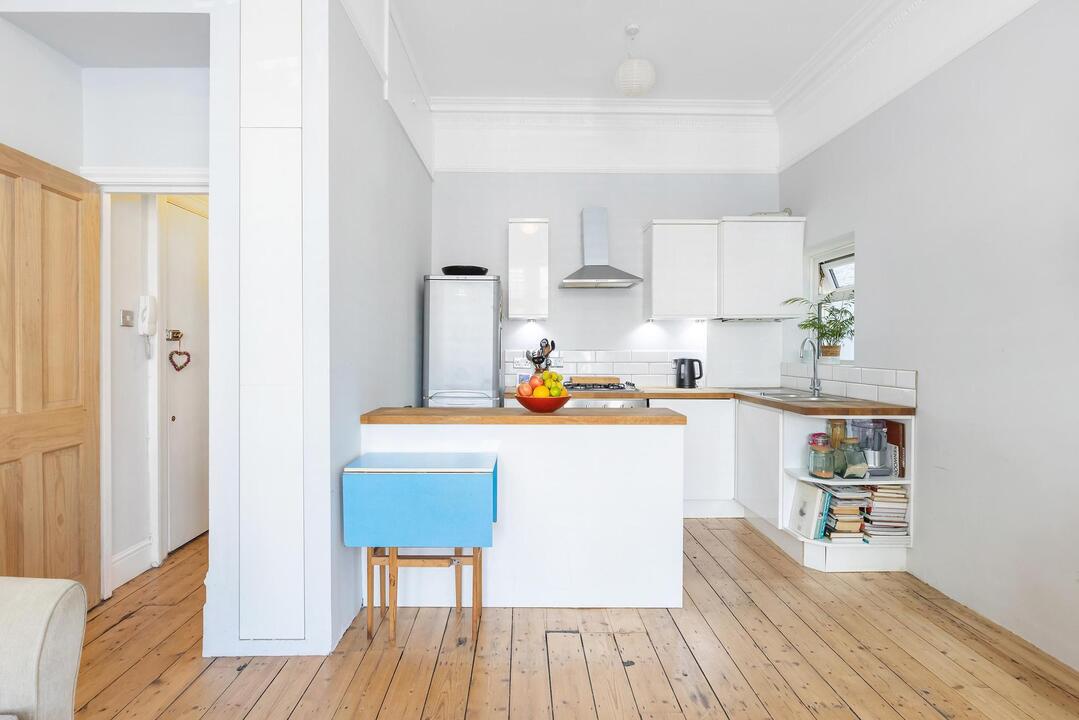 1 bed apartment for sale in Blakesley Avenue, Ealing, London, W5  - Property Image 3