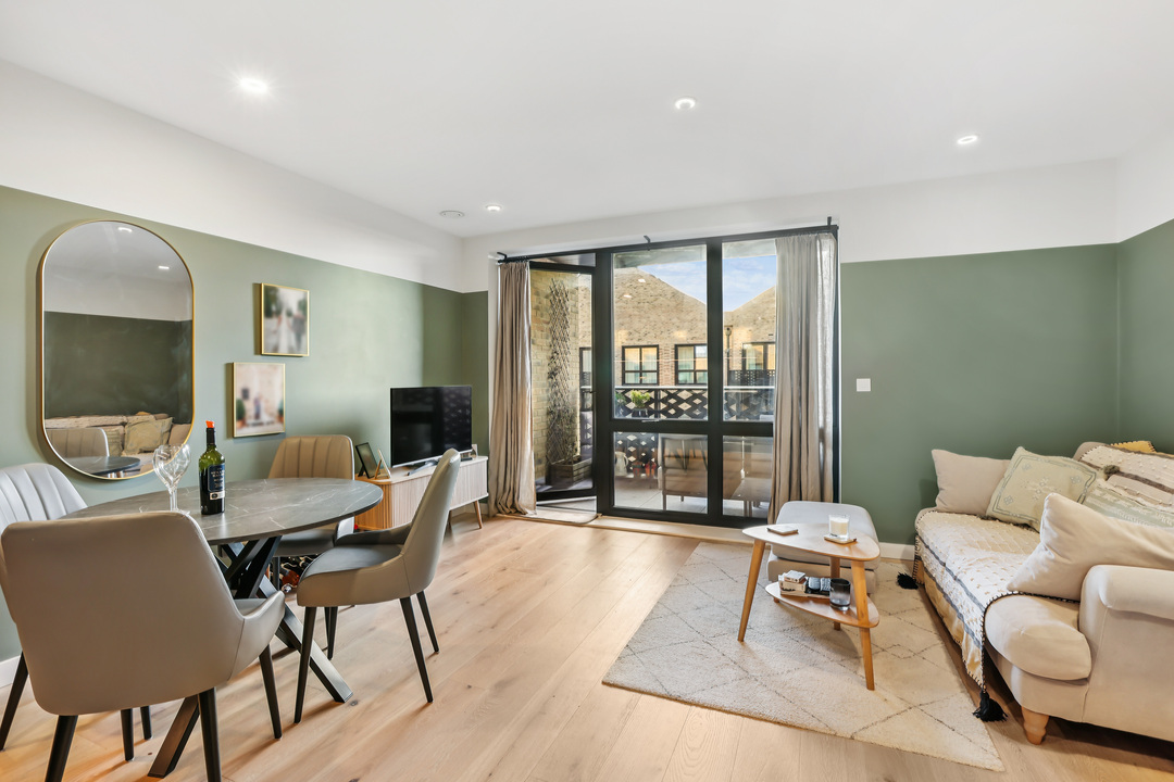 1 bed apartment for sale in Sarsen House, Hanwell Square, Hanwell, London, W7