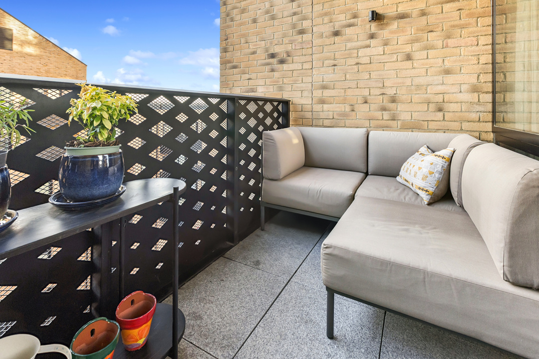 1 bed apartment for sale in Sarsen House, Hanwell Square, Hanwell, London, W7  - Property Image 4