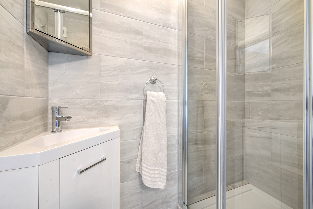 2 bed apartment for sale in The Grange, The Knoll, Ealing, London, W13  - Property Image 15