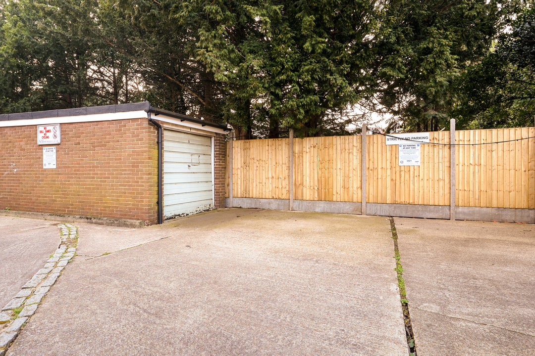 2 bed apartment for sale in The Grange, The Knoll, Ealing, London, W13  - Property Image 25