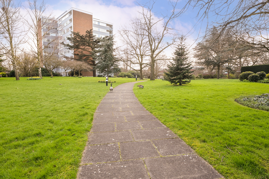 2 bed apartment for sale in The Grange, The Knoll, Ealing, London, W13  - Property Image 24