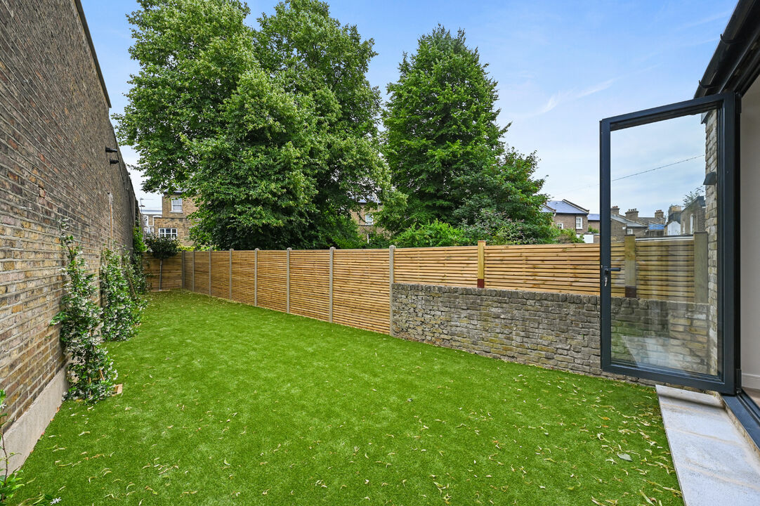 2 bed apartment to rent in Alfred Road, Acton, London, W3  - Property Image 6