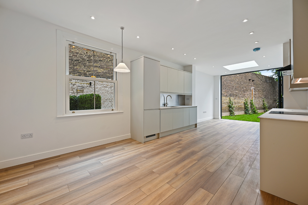 2 bed apartment to rent in Alfred Road, Acton, London, W3  - Property Image 3