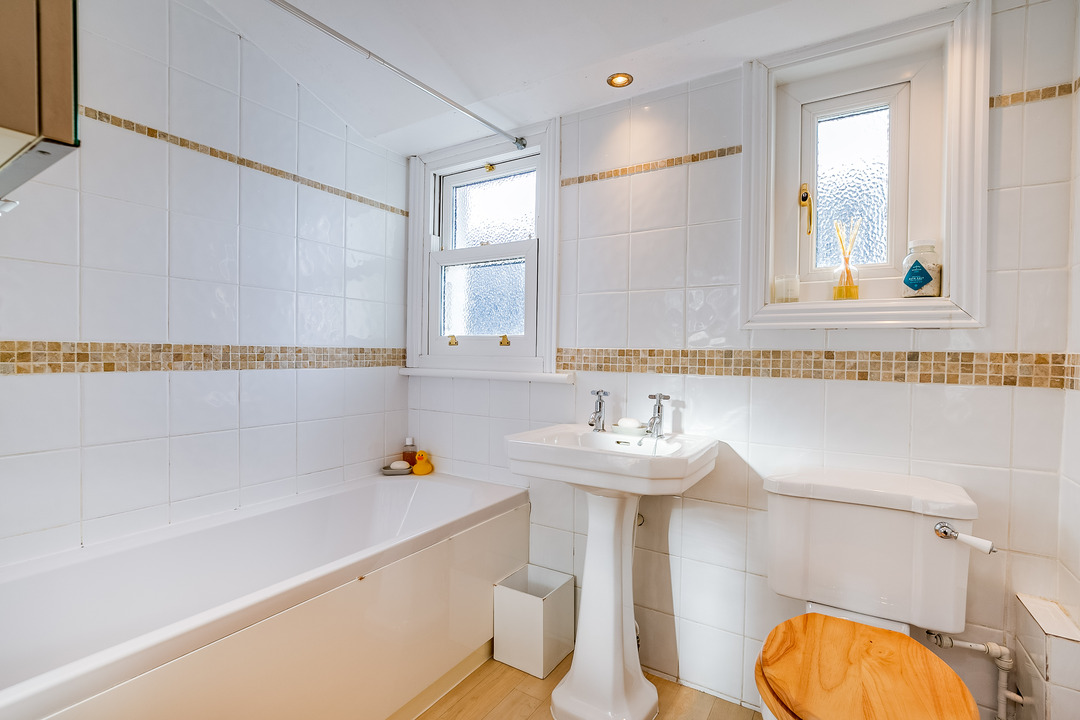 4 bed semi-detached house for sale in Lynton Avenue, Ealing, London, W13  - Property Image 9