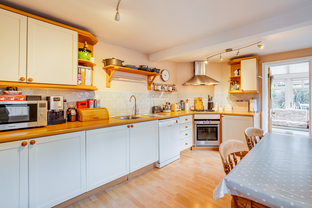 4 bed semi-detached house for sale in Lynton Avenue, Ealing, London, W13  - Property Image 4