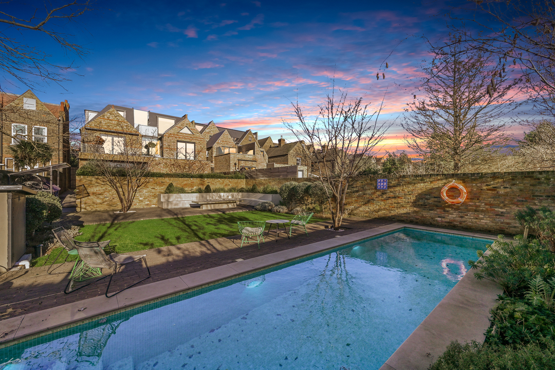 1 bed apartment for sale in Gordon Road, Ealing, London, W5 - Property Image 1