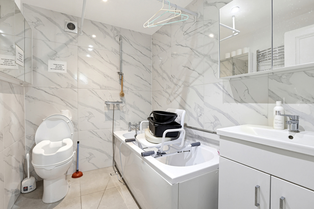 6 bed detached house for sale in Kings Avenue, Ealing, London, W5  - Property Image 9