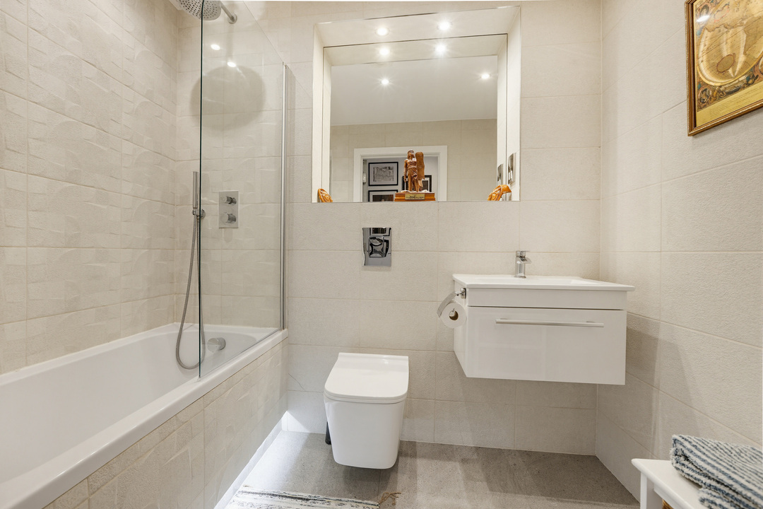 2 bed apartment for sale in Broadway, Ealing, London, W13  - Property Image 9