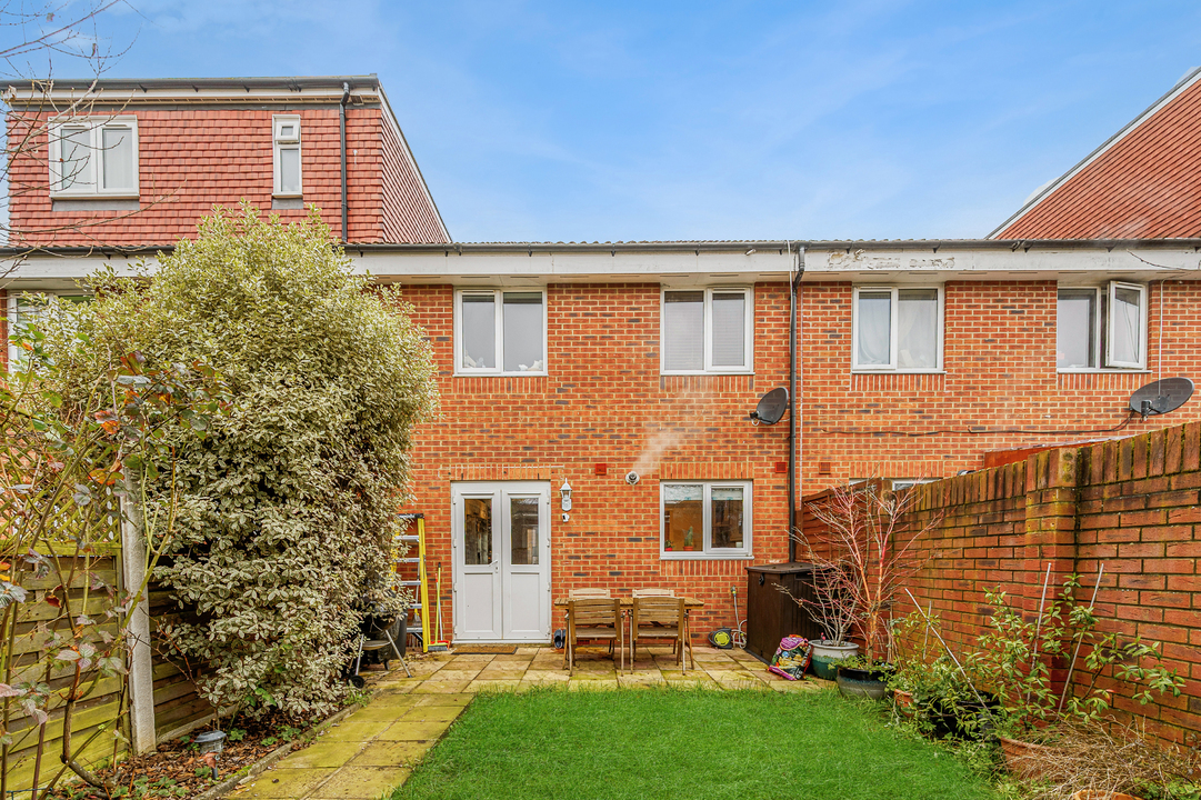 3 bed terraced house for sale in Old Twelve Close, Hanwell, London, W7  - Property Image 17