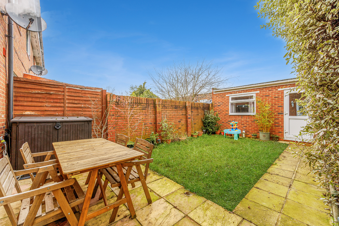3 bed terraced house for sale in Old Twelve Close, Hanwell, London, W7  - Property Image 5