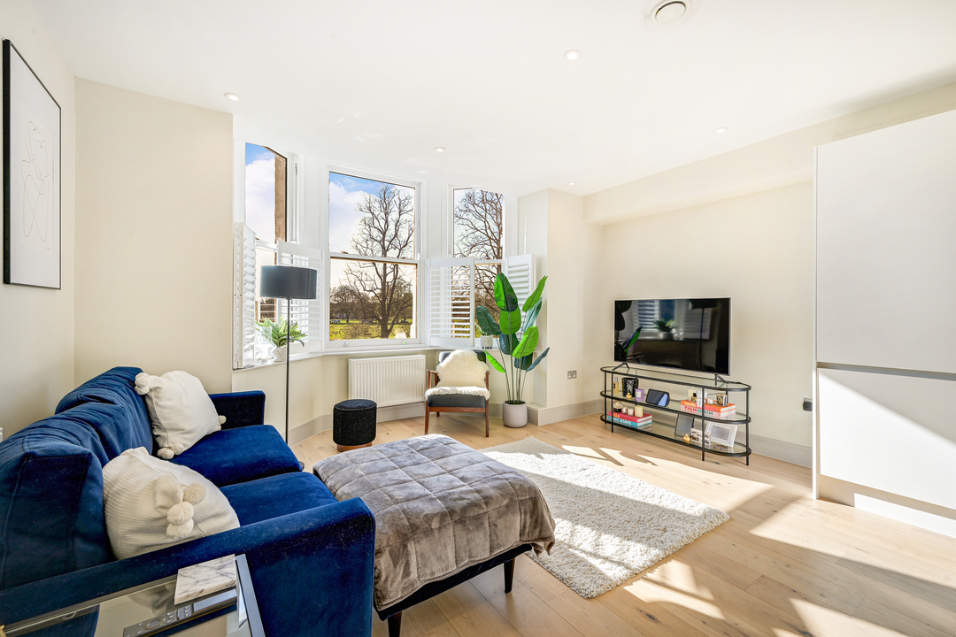 1 bed apartment for sale in Gunnersbury Avenue, Ealing, London, W5 - Property Image 1