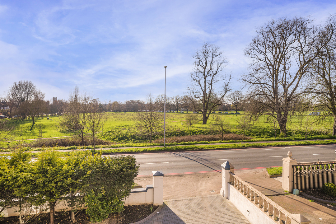 1 bed apartment for sale in Gunnersbury Avenue, Ealing, London, W5  - Property Image 13